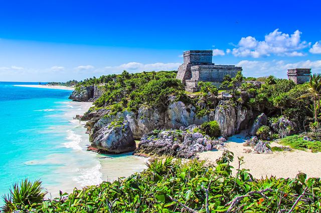 The Tulum ruins on a cliff above the turquoise Caribbean